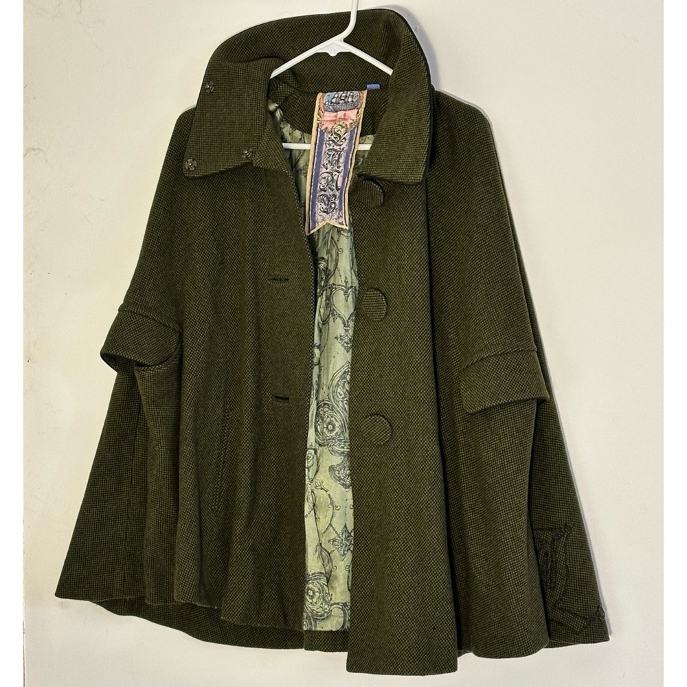 Vintage wool cape L.A.M.B. by Gwen Stefani Fall 2005 - Picture 5 of 17